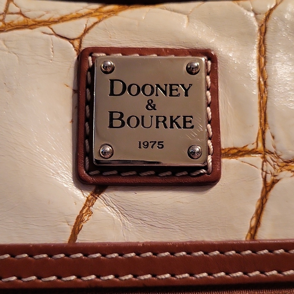 CLEARANCE! Dooney & Bourke Vintage Croc-Embossed Leather Shoulder Bag, 12Γ9Γ5.5 - Picture 3 of 15